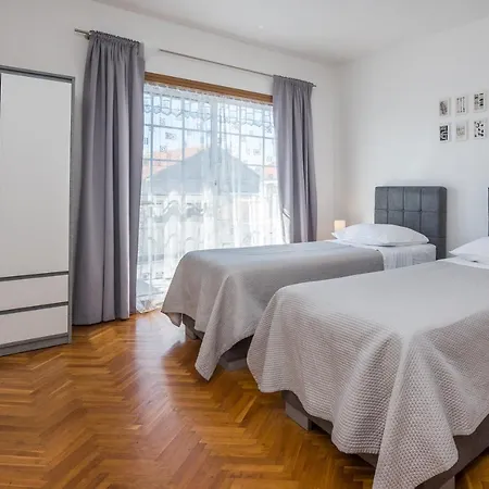 Royal Choice With Pool