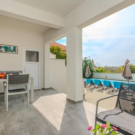 Royal Choice With Pool Apartamento *