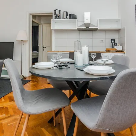 Royal Choice With Pool