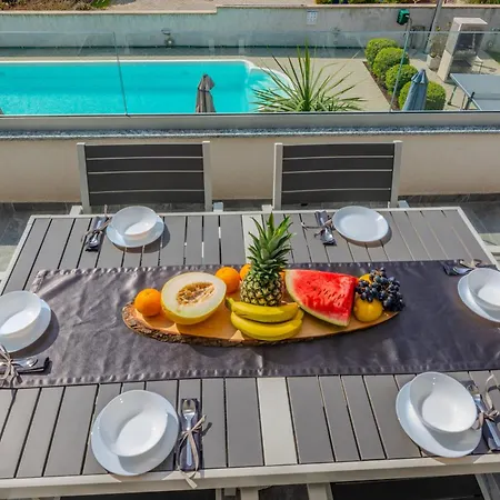 Royal Choice With Pool