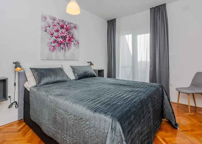 Royal Choice With Pool Апартаменты Задар