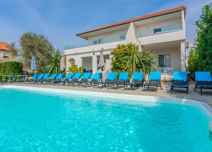 Appartamento Royal Choice With Pool Zara