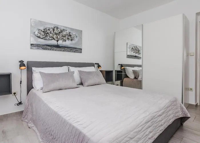 Royal Choice With Pool * Задар