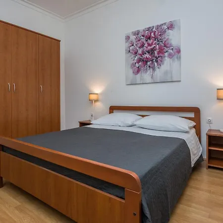 Royal Choice With Pool Apartman