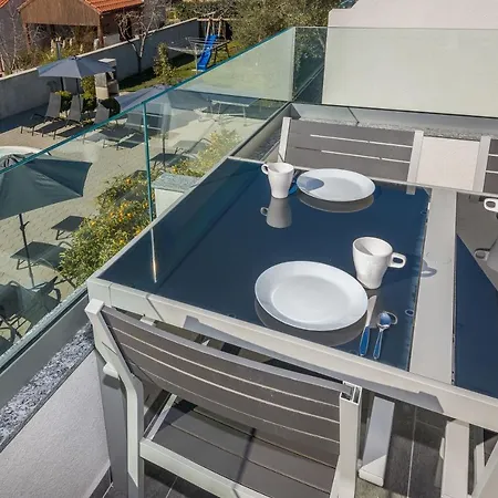 Royal Choice With Pool Apartman