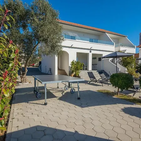 Royal Choice With Pool