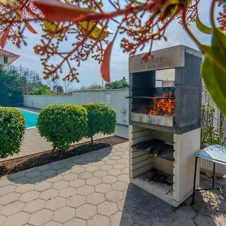 Royal Choice With Pool