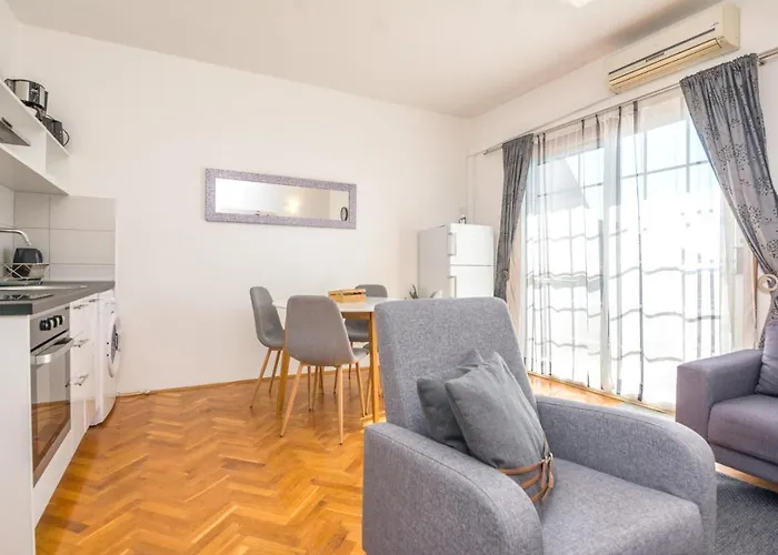 דירה Royal Choice With Pool זאדאר