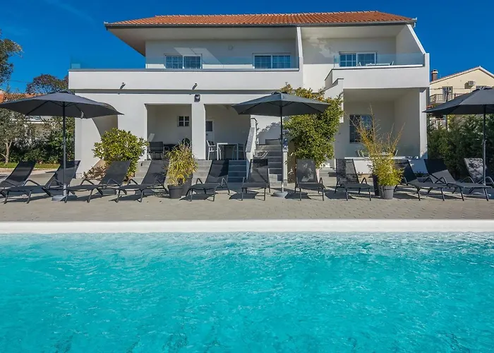 Royal Choice With Pool זאדאר