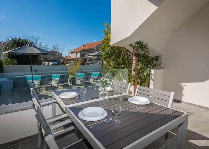 Royal Choice With Pool * זאדאר