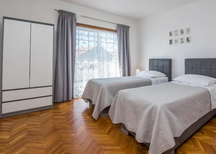 Royal Choice With Pool