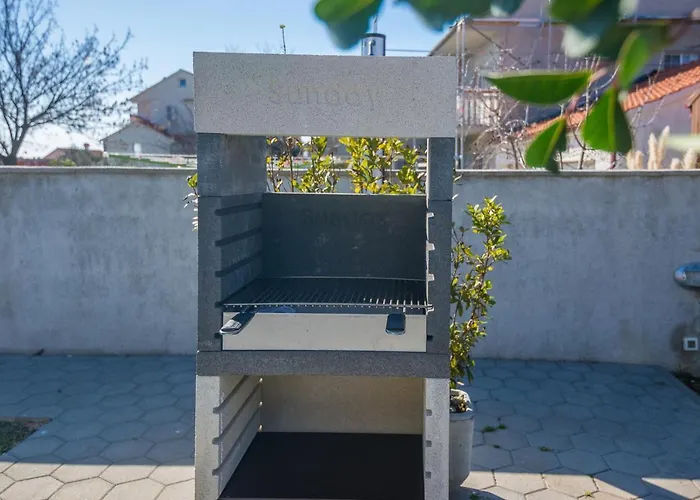 Royal Choice With Pool * זאדאר