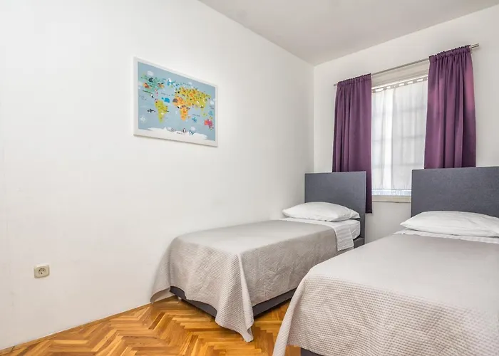 Royal Choice With Pool דירה זאדאר