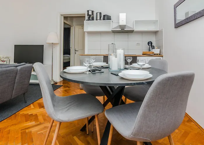 Royal Choice With Pool