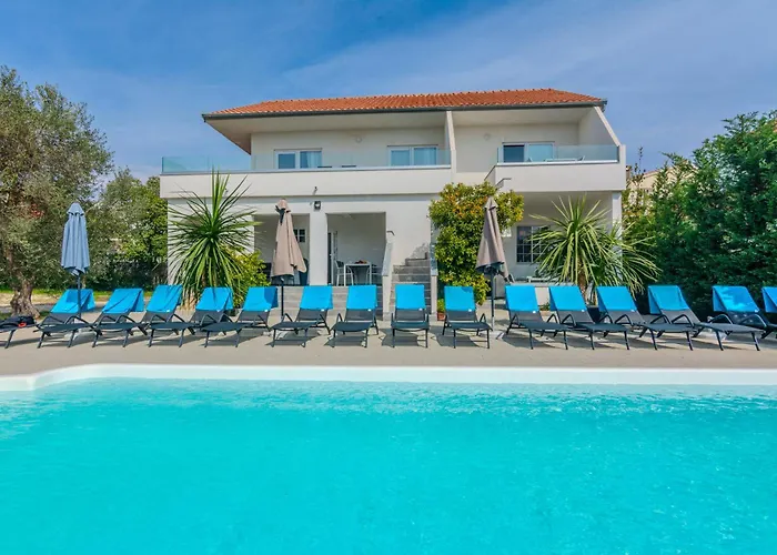 Royal Choice With Pool דירה